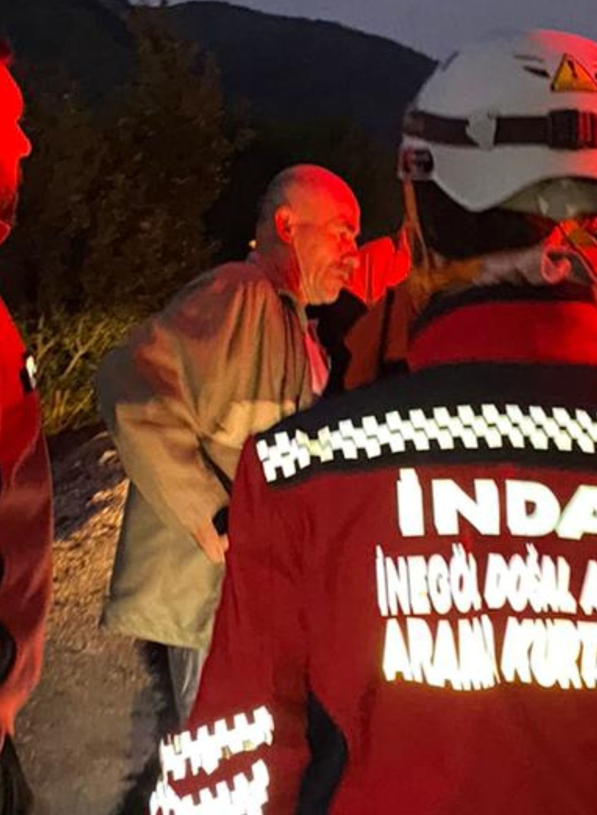 Skandal arama, skandal kurtarma... Alkollü adam kendisini kayıp sandı, aramaya katıldı: Kurtarma ekibi ismini söyleyince 'buradayım' dedi - Sayfa:4