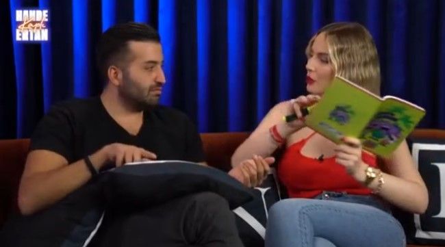 Partneri Ertan Süzgün yayında Hande Sarıoğlu'nun bacağını okşadı! Şaşkına dönen Sarıoğlu yayını bitirmek istedi - Sayfa:1