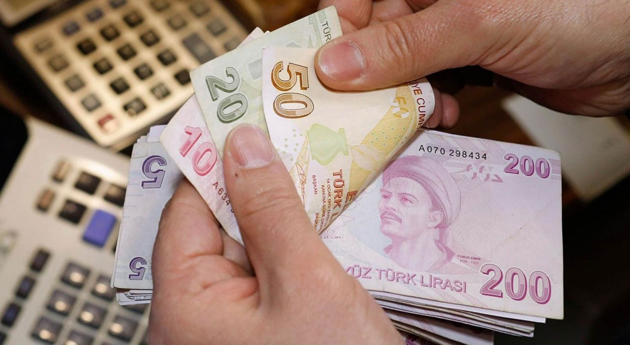 Türk-İş Başkanı'ndan 2022 asgari ücret zammıyla ilgili heyecanlandıran çıkış: 45 yıla bedel olacak - Sayfa:4