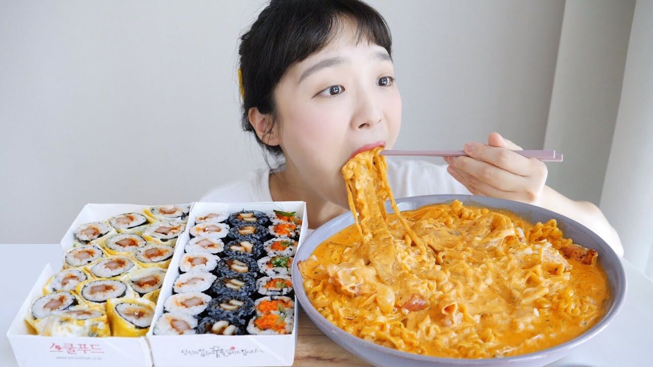 Kamera karşısında yemek yiyerek milyonları kazanıyorlar! Mukbang yarışı devam ediyor... - Sayfa:4