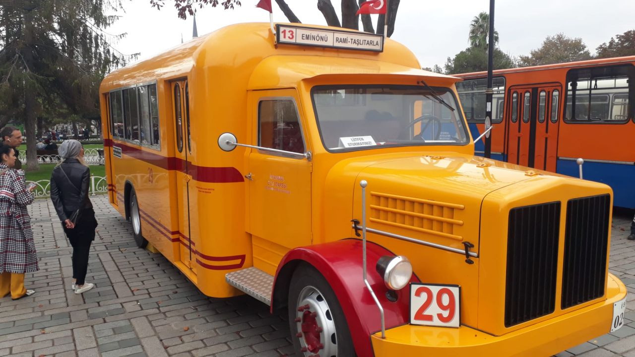 Sultanahmet'te kamyondan dönüştürülen nostaljik otobüse ilgi - Sayfa:1