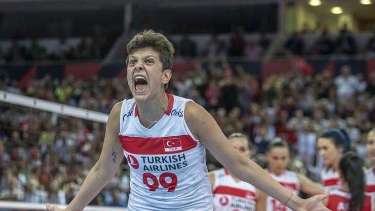 Ebrar Karakurt ilk kez röportajda kendini anlattı! Özel hayatına ve kariyerine dair soruları yanıtladı - Sayfa:1
