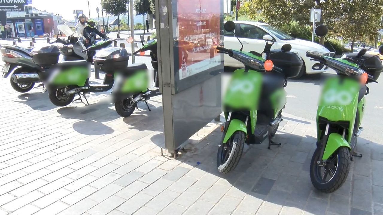 İstanbul'da kaldırımlarda yürümek artık işkence... Scooter'dan sonra şimdi de Moped işgali! - Sayfa:1