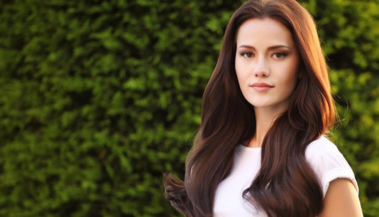 Fahriye Evcen'in çantasının fiyatı dudak uçuklattı: Çantanın fiyatı 1 yıllık asgari ücretten fazla - Sayfa:2