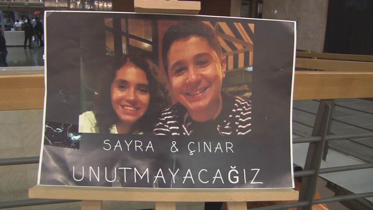 İzmir depreminde hayatını kaybeden ikizler ve vatandaşlar için anma gecesi düzenlendi - Sayfa:3