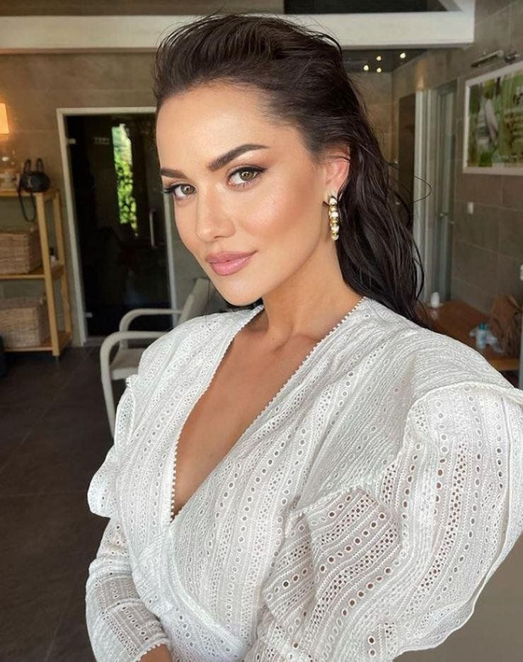 Fahriye Evcen ve Burak Özçivit çifti boşanıyor mu? Boşanacakları konuşulan Fahriye Evcen ve Burak Özçivit'ten açıklama - Sayfa:1