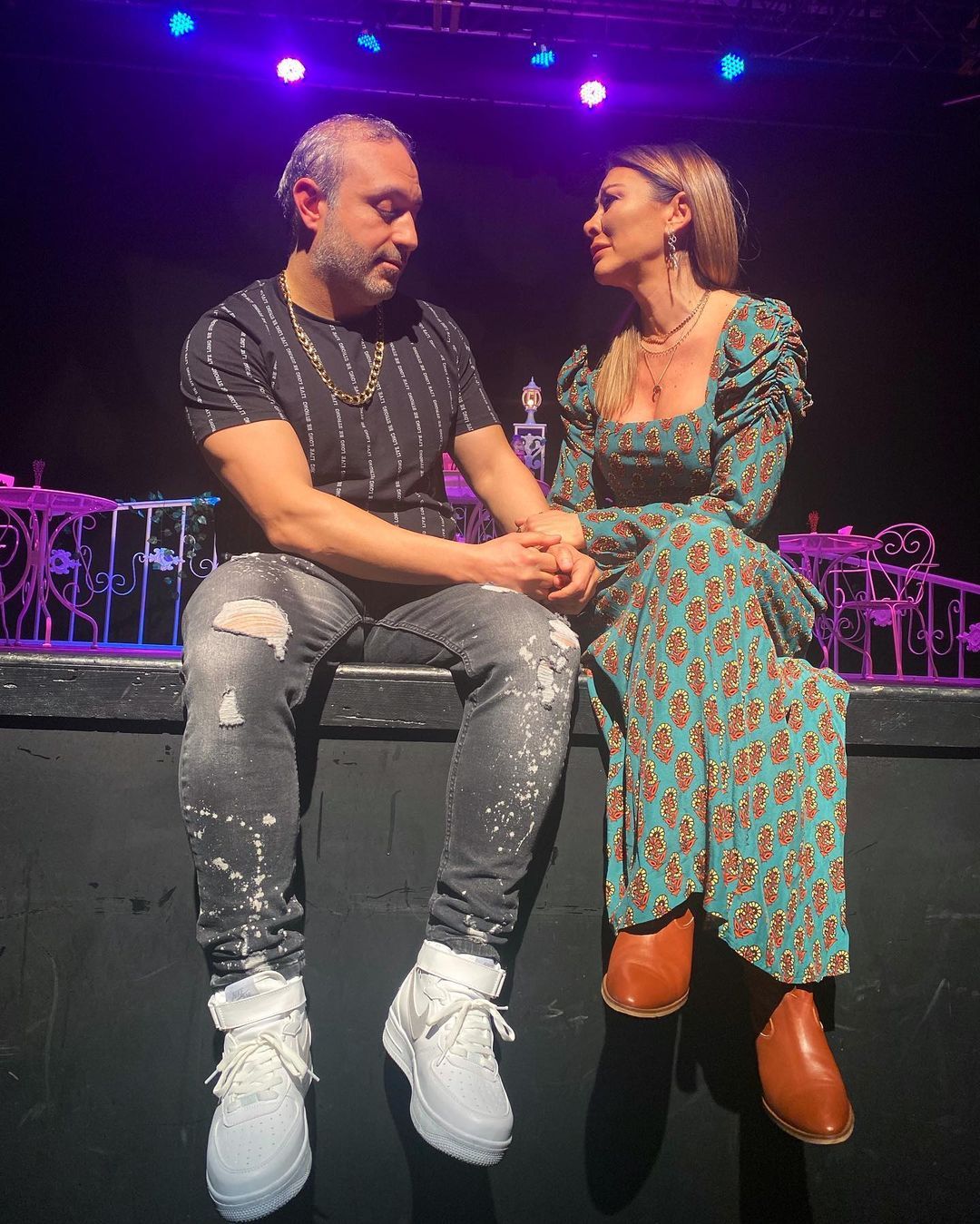 Tiyatro oyununda rol alan Selen Görgüzel Alkan, partneriyle öpüşmek için eşi Hamdi Alkan'dan izin istedi - Sayfa:11