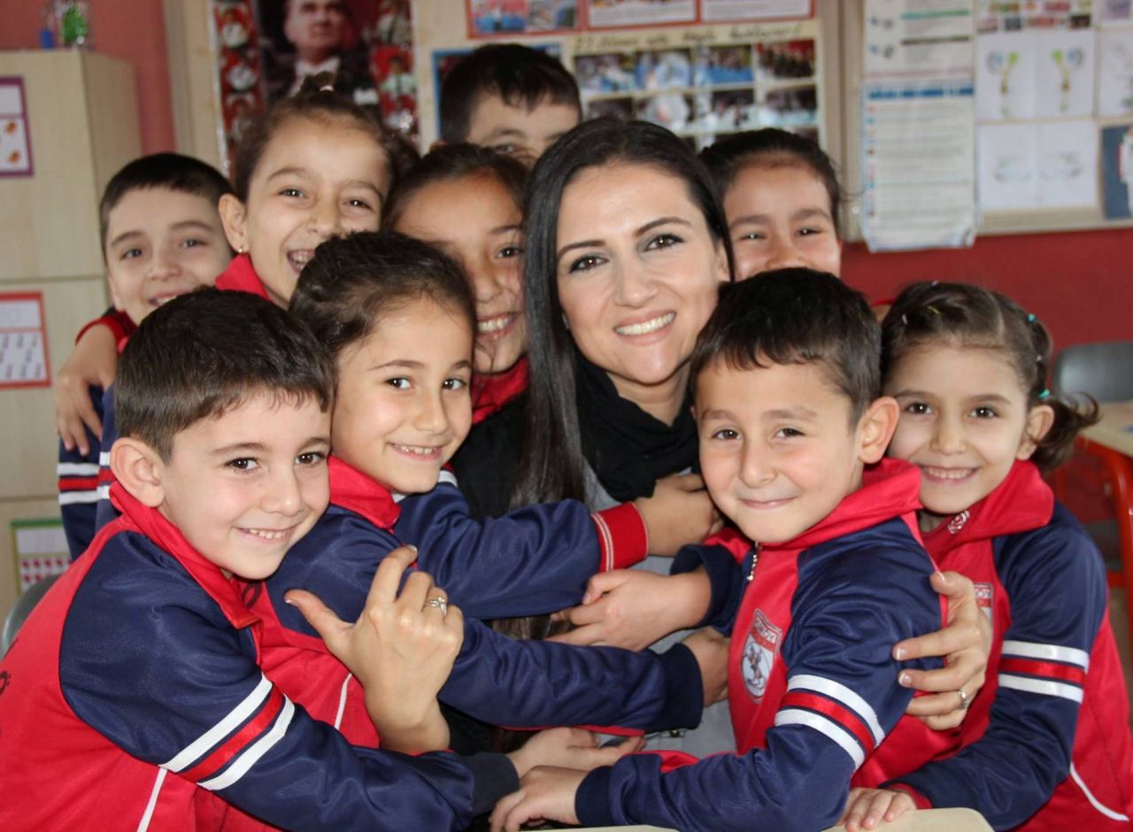 İdealist köy öğretmeni Dilek Livaneli'nin kitabı 'Bir Dilek Yetmez' dizi oluyor - Sayfa:2