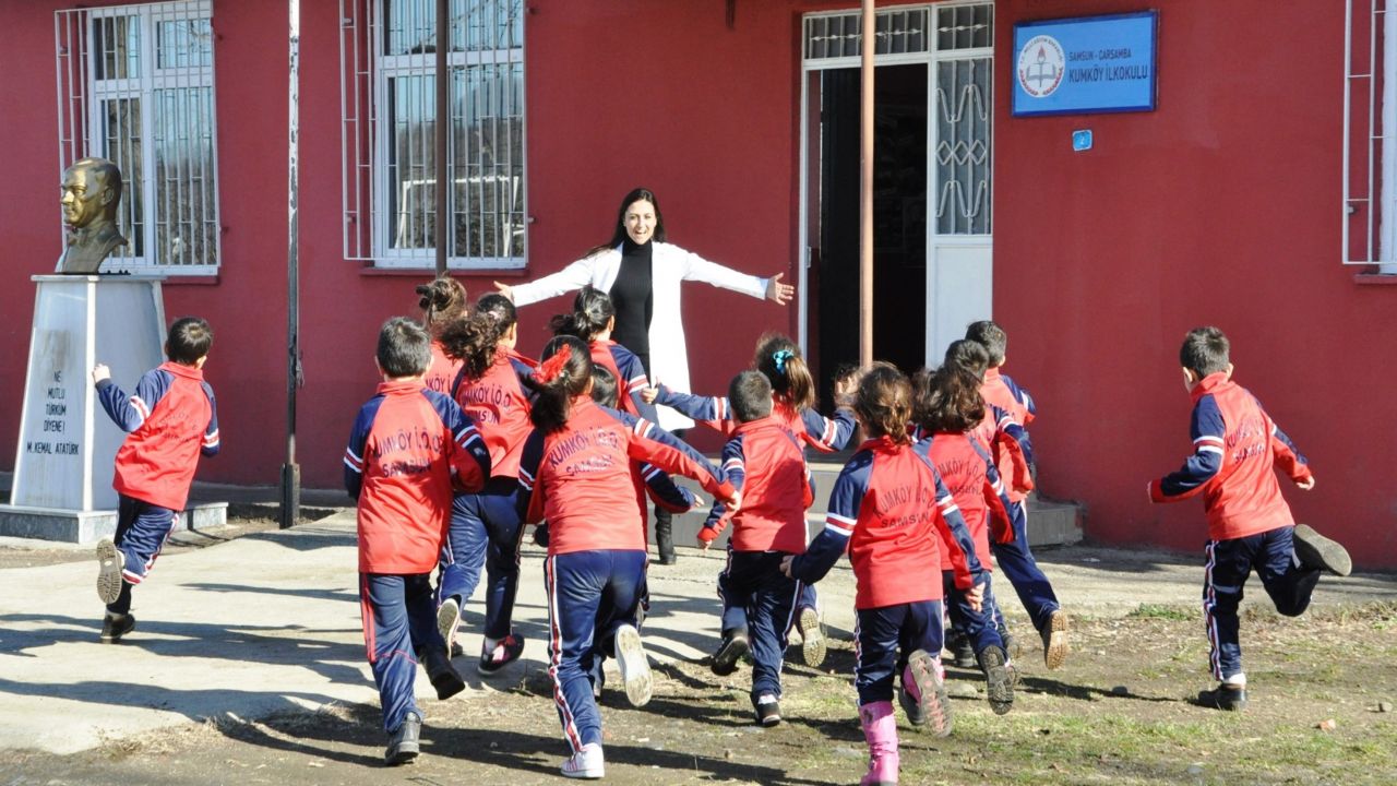 İdealist köy öğretmeni Dilek Livaneli'nin kitabı 'Bir Dilek Yetmez' dizi oluyor - Sayfa:3