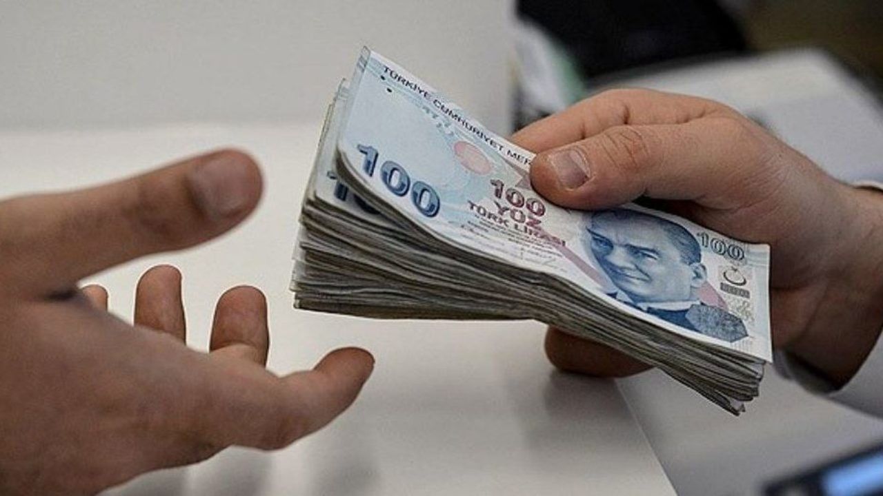 Milyonlarca asgari ücretliye 'destek ücreti'ne seyyanen zam. Destek ücreti işverene değil, çalışanın hesabına yatacak. Yeni formüllerle hem asgari ücret hem de AGİ'de artış olacak. İşte kabinenin yeni asgari ücret formülü - Sayfa:4