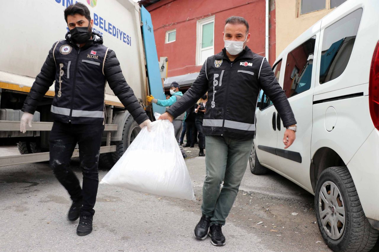 Kayseri'de cinsel içerikli çikolata üretimi yapan imalathaneye baskın düzenlendi, 10 milyon TL değerinde çikolata bulundu! - Sayfa:1