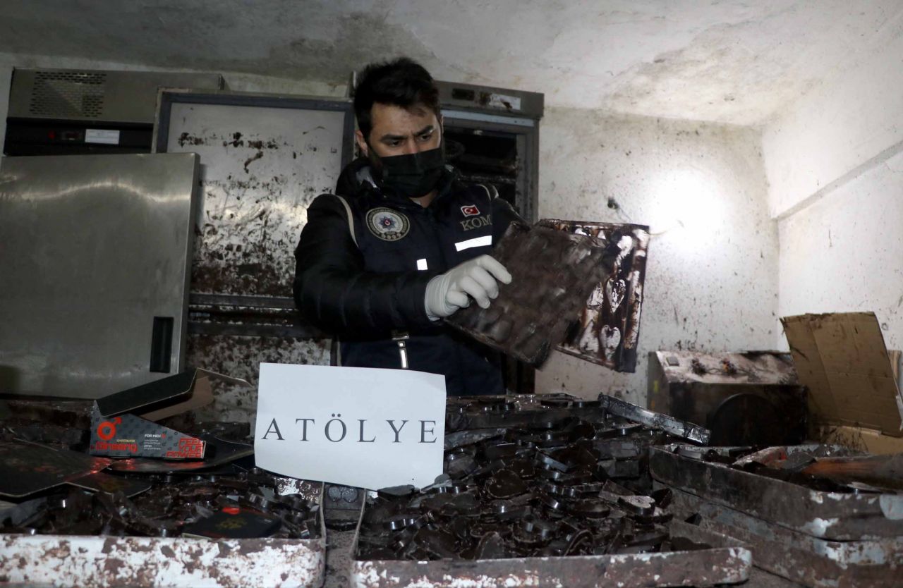 Kayseri'de cinsel içerikli çikolata üretimi yapan imalathaneye baskın düzenlendi, 10 milyon TL değerinde çikolata bulundu! - Sayfa:3