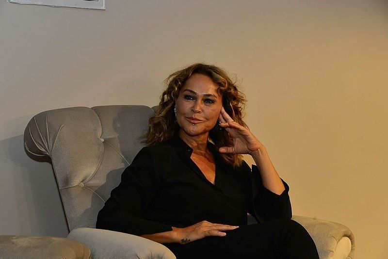 Çamura saplanan aracı Hülya Avşar kurtardı - Sayfa:3