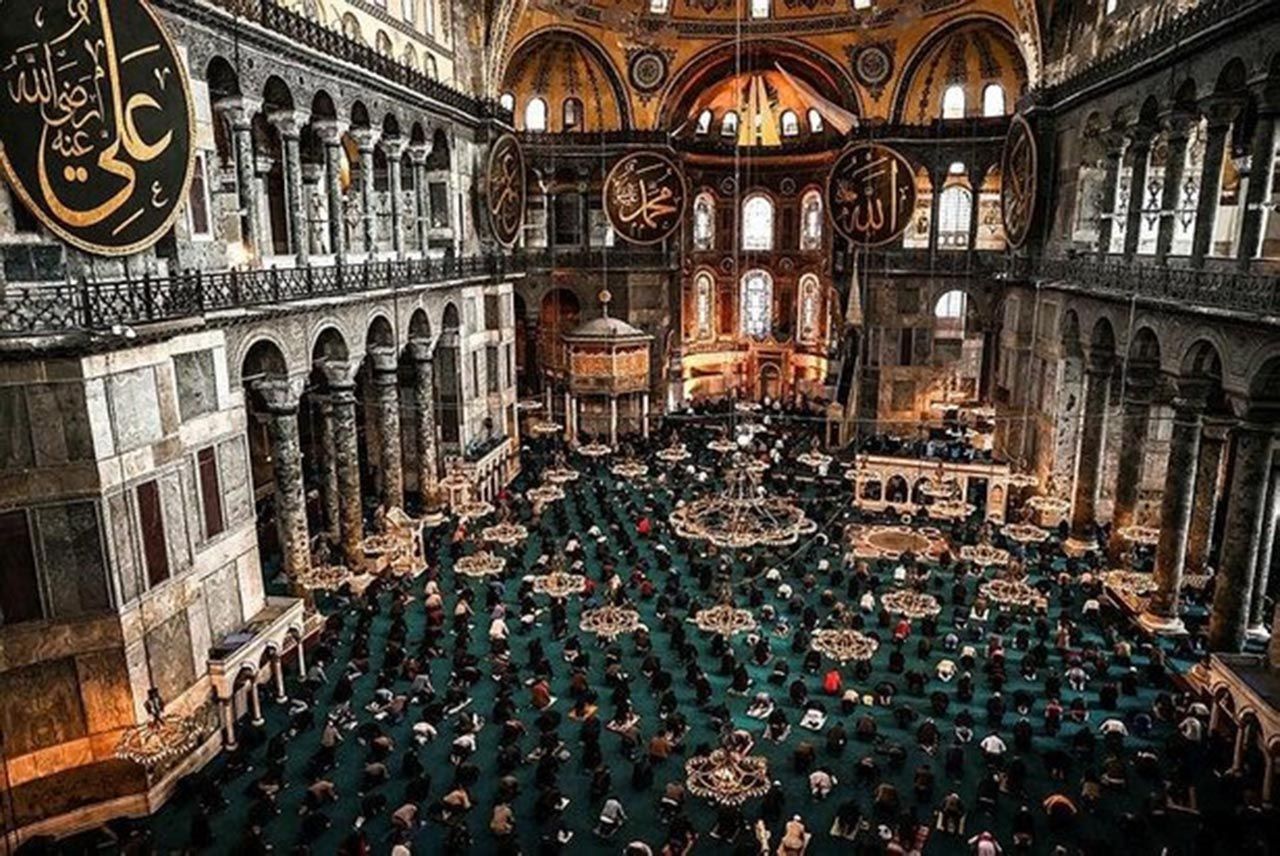 Ayasofya'da şaşırtan olay! Kırık taşın arkasından öyle bir şey çıktı ki... - Sayfa:1