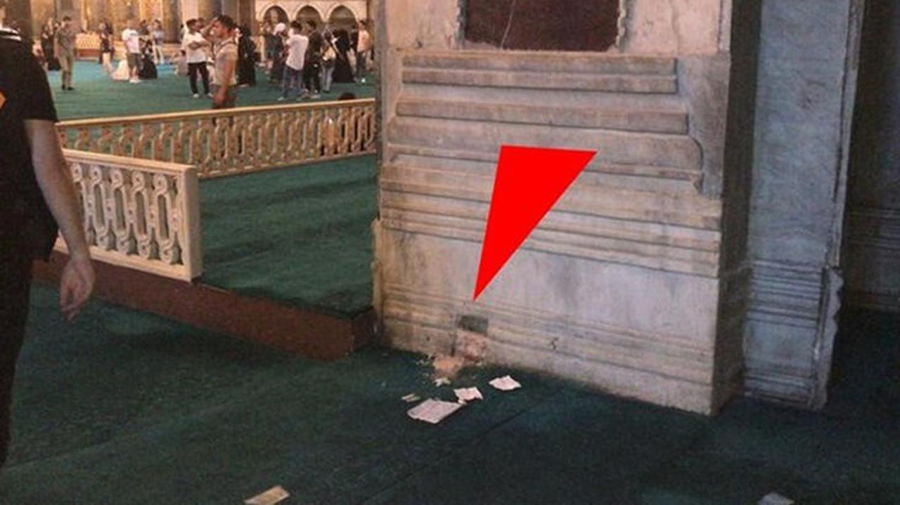 Ayasofya'da şaşırtan olay! Kırık taşın arkasından öyle bir şey çıktı ki... - Sayfa:2