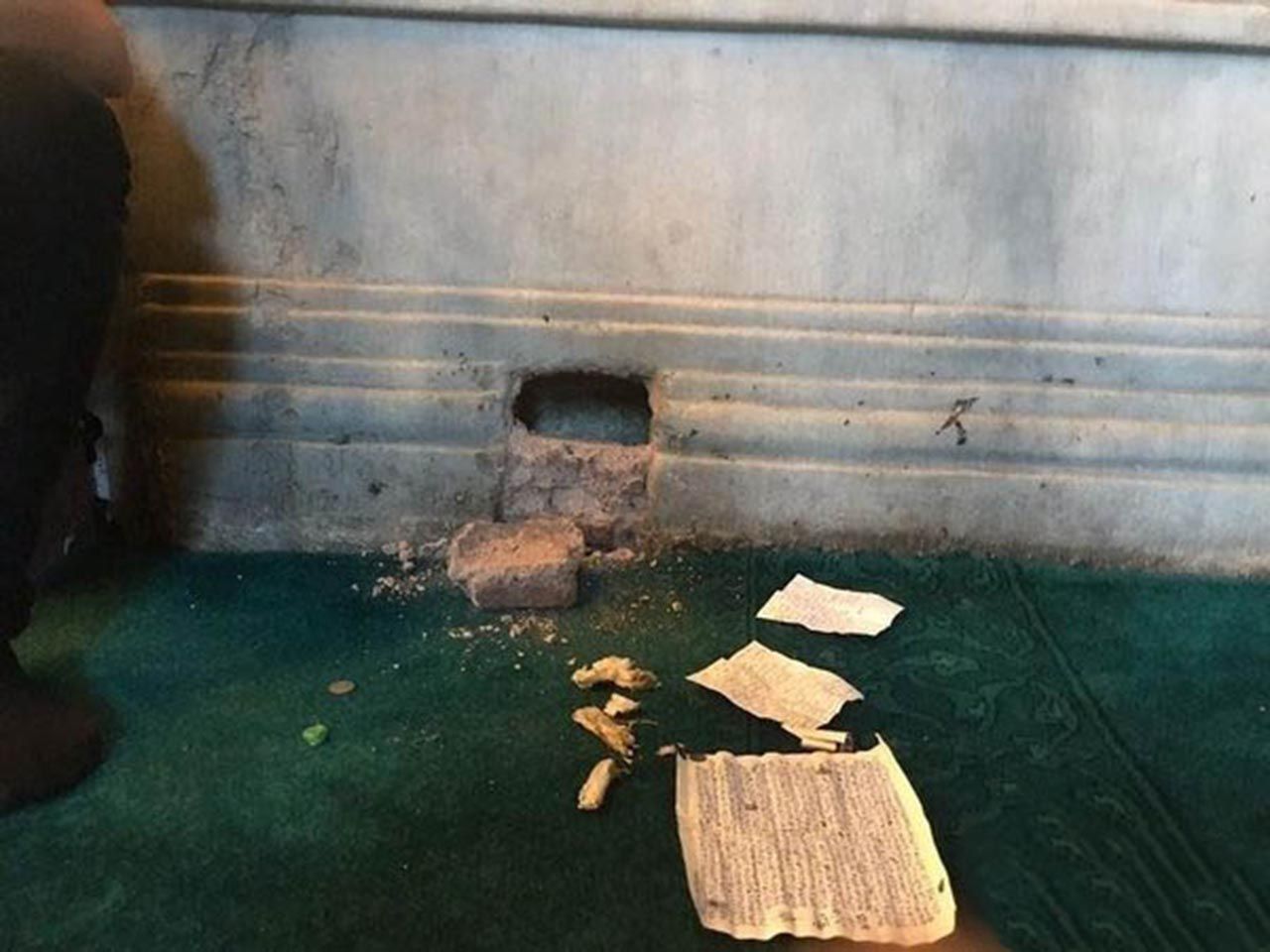 Ayasofya'da şaşırtan olay! Kırık taşın arkasından öyle bir şey çıktı ki... - Sayfa:3