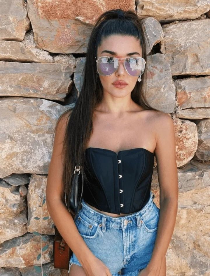 Hande Erçel'den derin dekolte! 3 milyondan fazla beğeni aldı - Sayfa:4