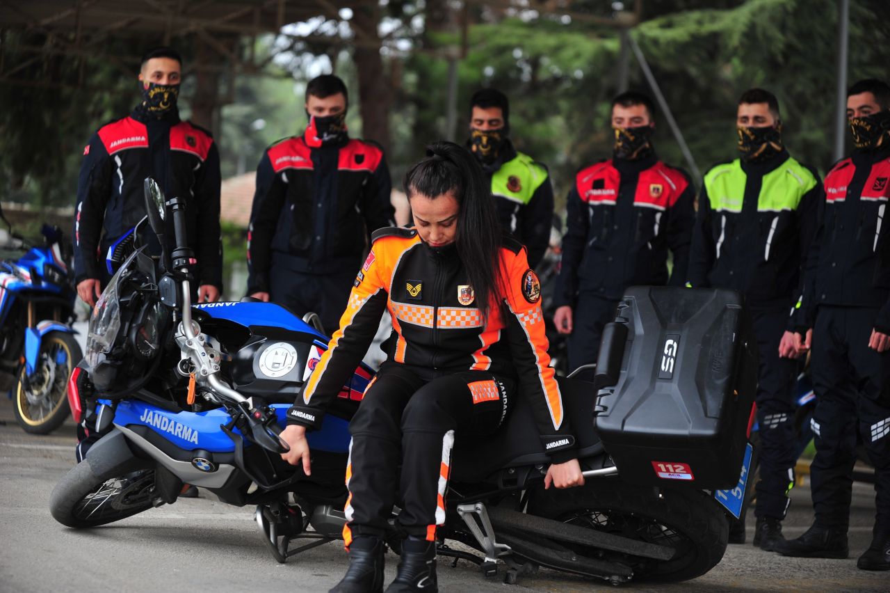 KADES ihbarlarına zamanında yetişebilmek için motosikletli kadın jandarmalar yetiştiriliyor - Sayfa:1