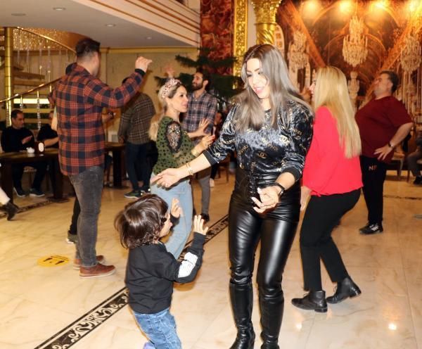 Türk Lirasındaki değer kaybı en çok onlara yaradı! Gündüz alışverişte gece eğlencedeler - Sayfa:2