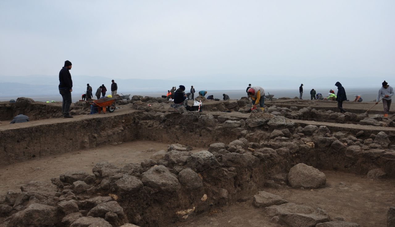 Taşlıgeçit Höyüğü'nde, Roma dönemine ait parfüm şişesi bulundu - Sayfa:4