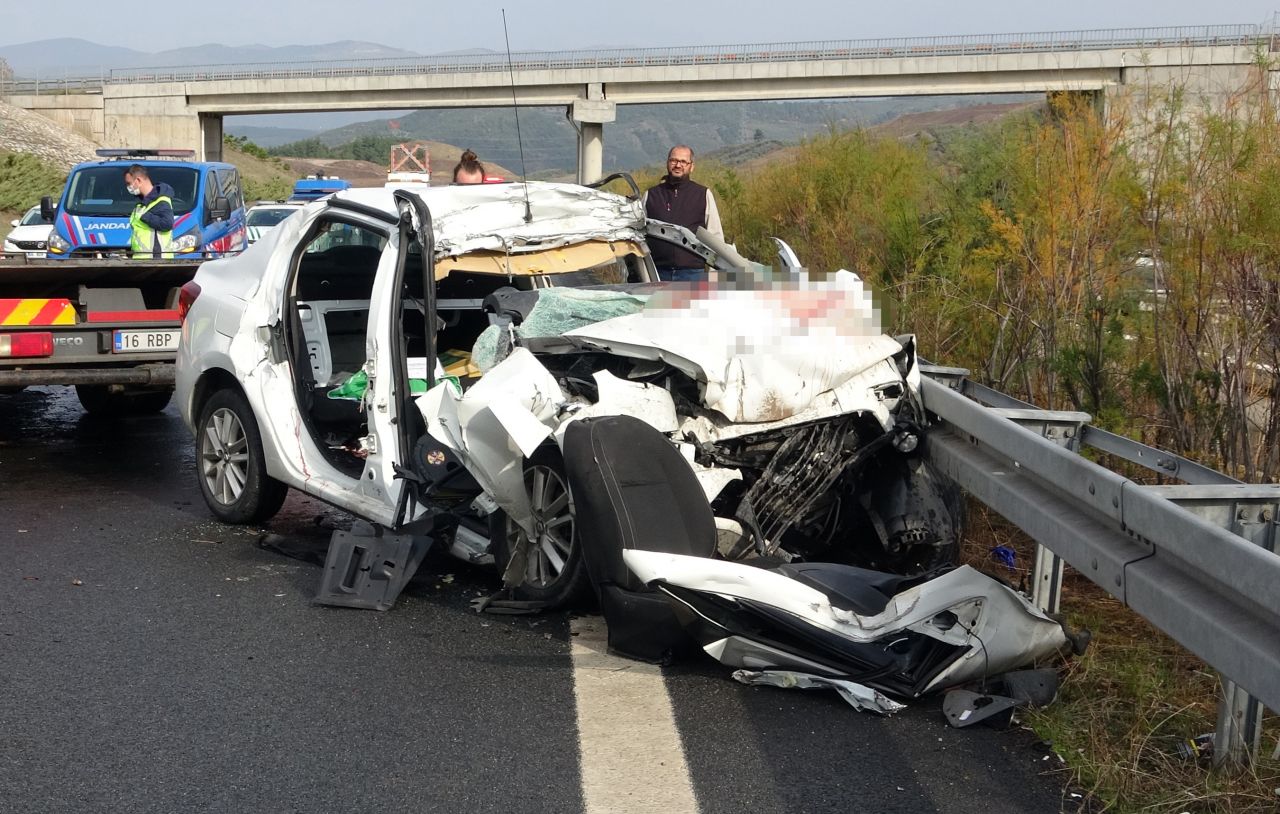 FLAŞ! İHH aracı kaza yaptı: 4 ölü. İHH (İnsani Yardım Vakfı) çalışanlarının otomobili İstanbul'dan Bursa'ya giderken TIR'a arkadan çarptı: Hız kadranının 150 kilometrede takıldığı kaldığı kazada 4 kişi hayatını kaybetti - Sayfa:3