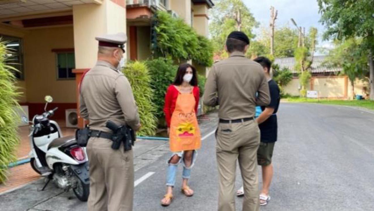 Pankekçi kızın dekolteli kıyafeti başına iş açtı: Göğüs dekolteli kıyafeti yüzünden gözaltına alındı! - Sayfa:4
