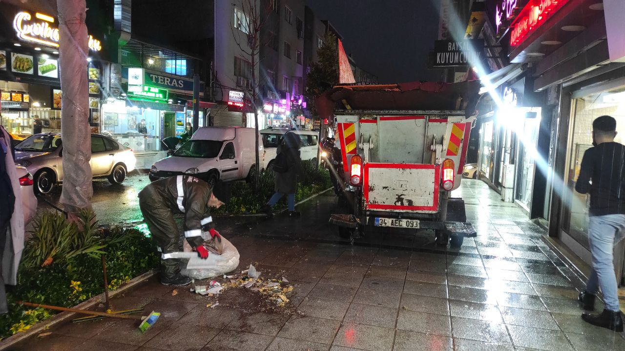 Lodos, fırtına, şiddetli yağış İstanbul'da hayatı felç etti... - Sayfa:3