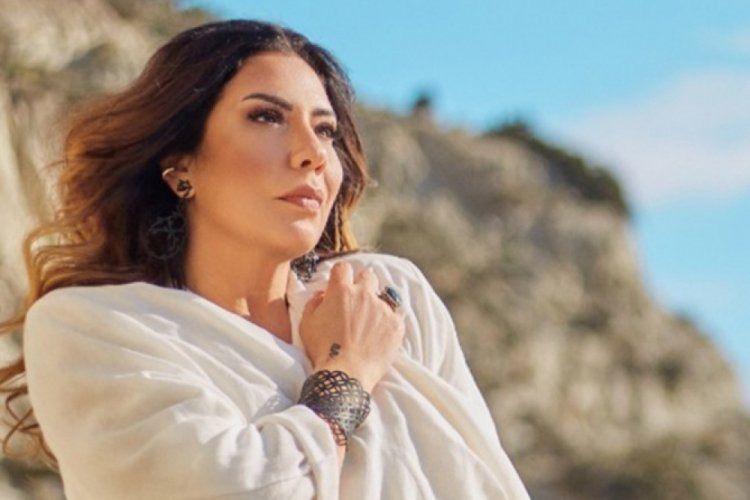 Işın Karaca ile takipçisi arasında estetik tartışması! "Totolar bile yalan" notuyla paylaşım yapan Işın Karaca, takipçisinden gelen yorumla çılgına döndü - Sayfa:4