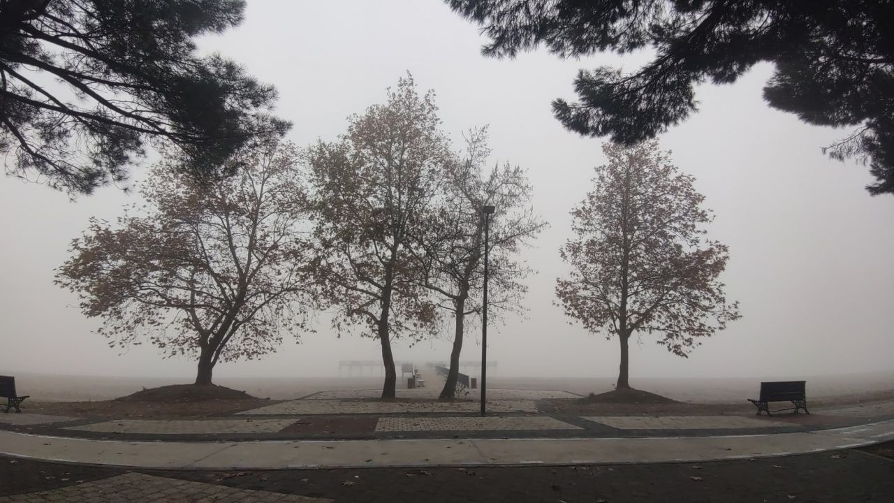 Bursa'da yoğun sis film sahnelerini aratmadı. Orhangazi'nin her yerini etkisi altına alan sis fotoğraflara işte böyle yansıdı... - Sayfa:2