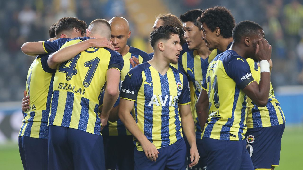 Fenerbahçe 4 futbolcuyla imzalıyor - Sayfa:1