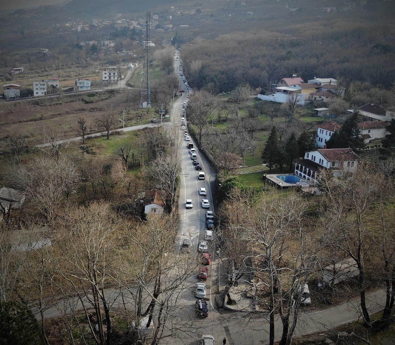 Kilometrelerce uzun kuyruklar oluşuyor: 16 TL'lik damacana su burada 2.5 TL! - Sayfa:1
