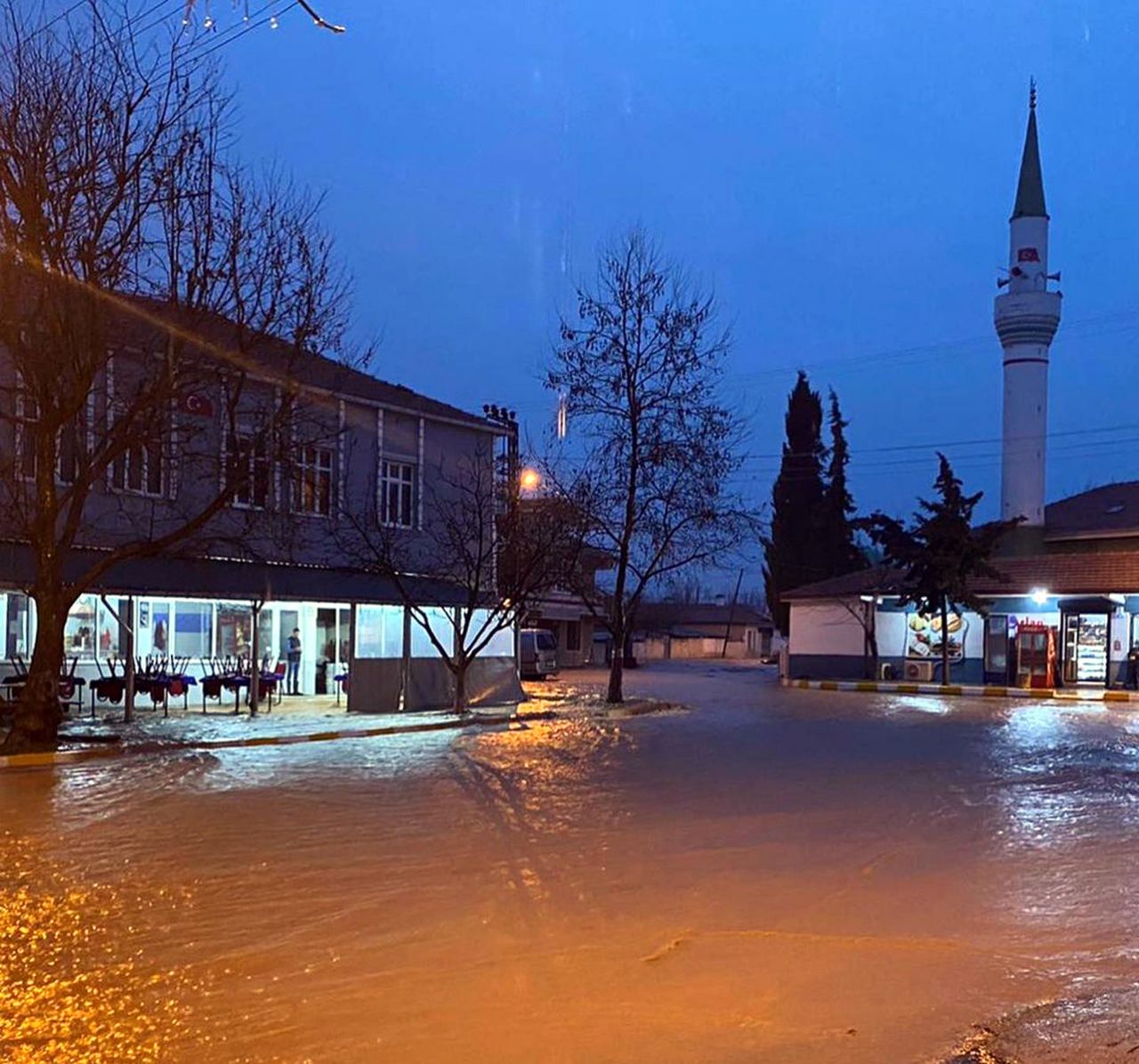 Sağanak yağış Trakya'yı felç etti, imdada AFAD, UMKE, askeri personel, polis, belediye, sağlık, Kızılay ekipleri yetişti - Sayfa:2