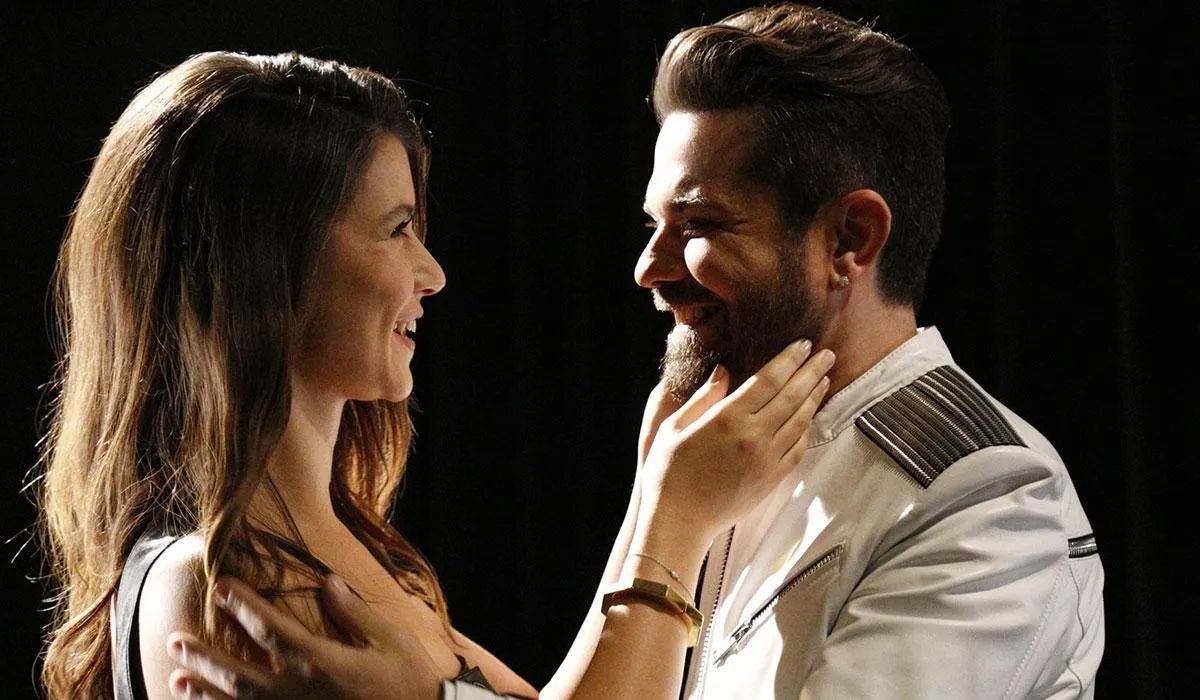 Beren Saat ve Kenan Doğulu dudak dudağa - Sayfa:12