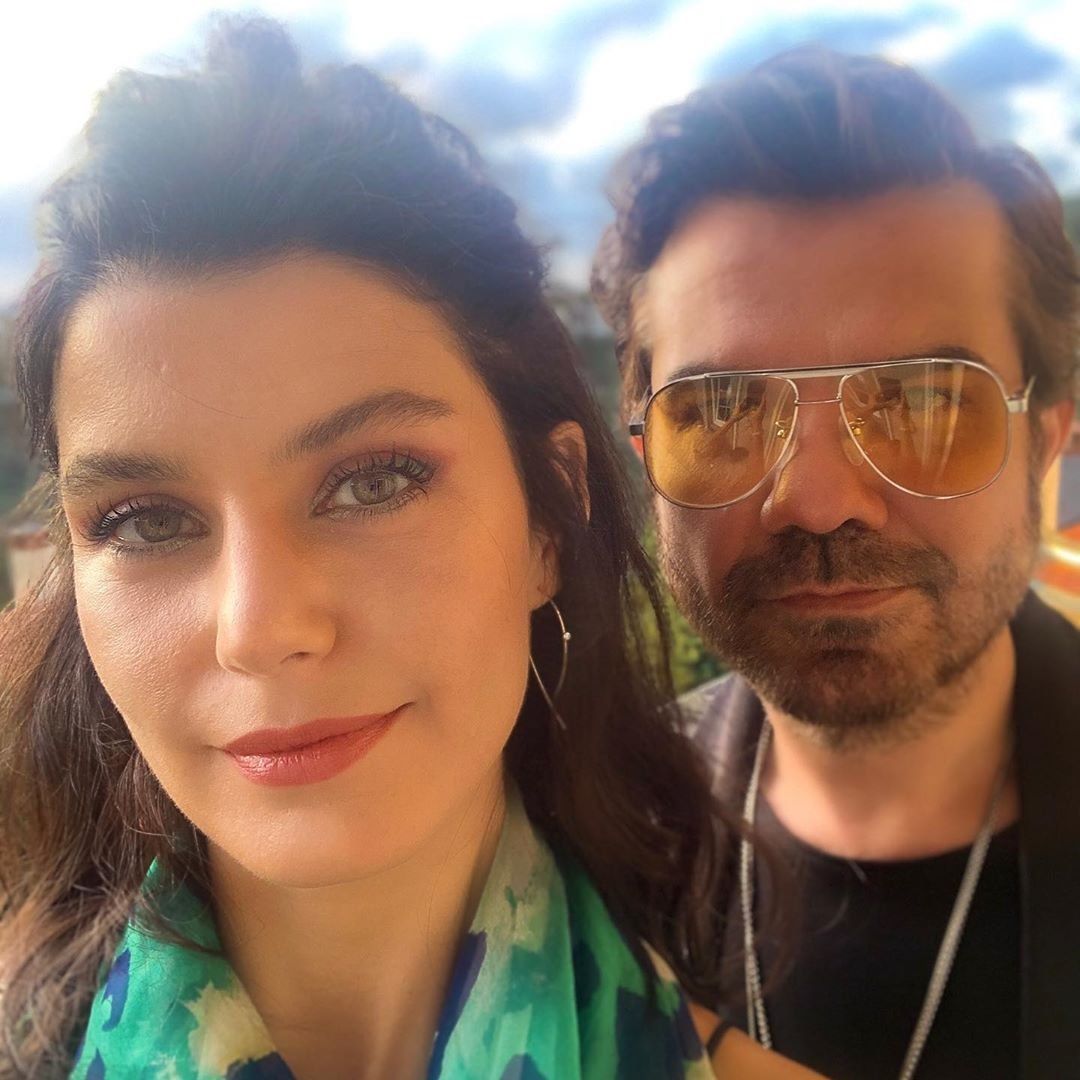 Beren Saat ve Kenan Doğulu dudak dudağa - Sayfa:15