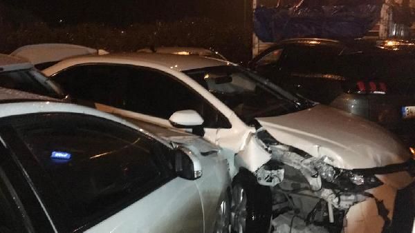 Gaziantep'te 11 aracın karıştığı zincirleme trafik kazası... LPG yüklü TIR yoldan çıktı, facianın eşiğinden dönüldü. Kilometrelerce araç kuyruğu oluştu - Sayfa:3