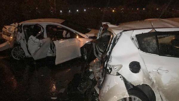 Gaziantep'te 11 aracın karıştığı zincirleme trafik kazası... LPG yüklü TIR yoldan çıktı, facianın eşiğinden dönüldü. Kilometrelerce araç kuyruğu oluştu - Sayfa:4