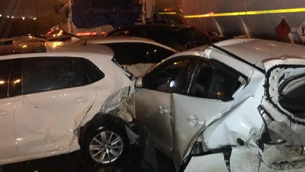 Gaziantep'te 11 aracın karıştığı zincirleme trafik kazası... LPG yüklü TIR yoldan çıktı, facianın eşiğinden dönüldü. Kilometrelerce araç kuyruğu oluştu - Sayfa:6