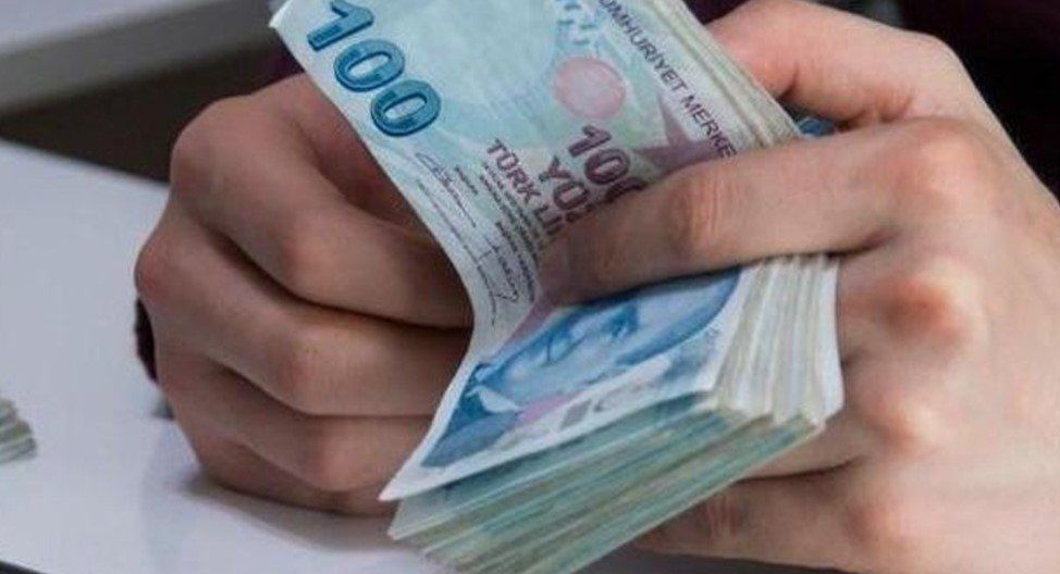 FLAŞ! Ünlü banka tarih verdi, dolar 18 lira olur dedi. Merkez Bankası'nın 2022 faiz kararını da tahmin eden Unicredit, Türkiye için 'finansal istikrar tehdidi' uyarısı yaptı. Unicredit'in enflasyon öngörüsü ise korkuttu - Sayfa:1