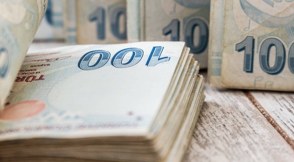 FLAŞ! Ünlü banka tarih verdi, dolar 18 lira olur dedi. Merkez Bankası'nın 2022 faiz kararını da tahmin eden Unicredit, Türkiye için 'finansal istikrar tehdidi' uyarısı yaptı. Unicredit'in enflasyon öngörüsü ise korkuttu - Sayfa:2