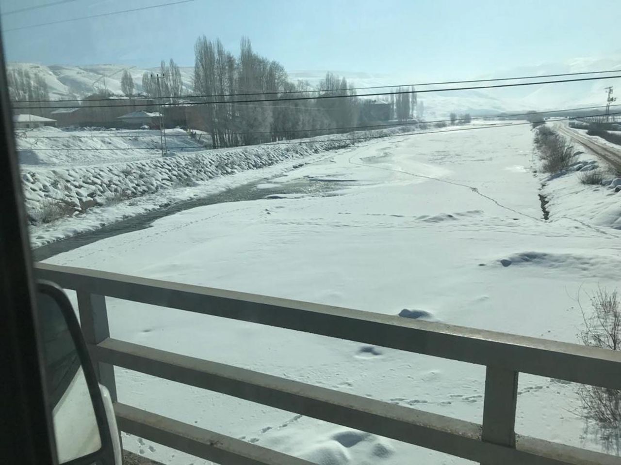 Doğu buz kesti, -30 dereceyi gördü. İlçede hayat felç oldu, araçlar çalışmadı. Soğuk hava nedeniyle su depoları ve akarsular dondu - Sayfa:4
