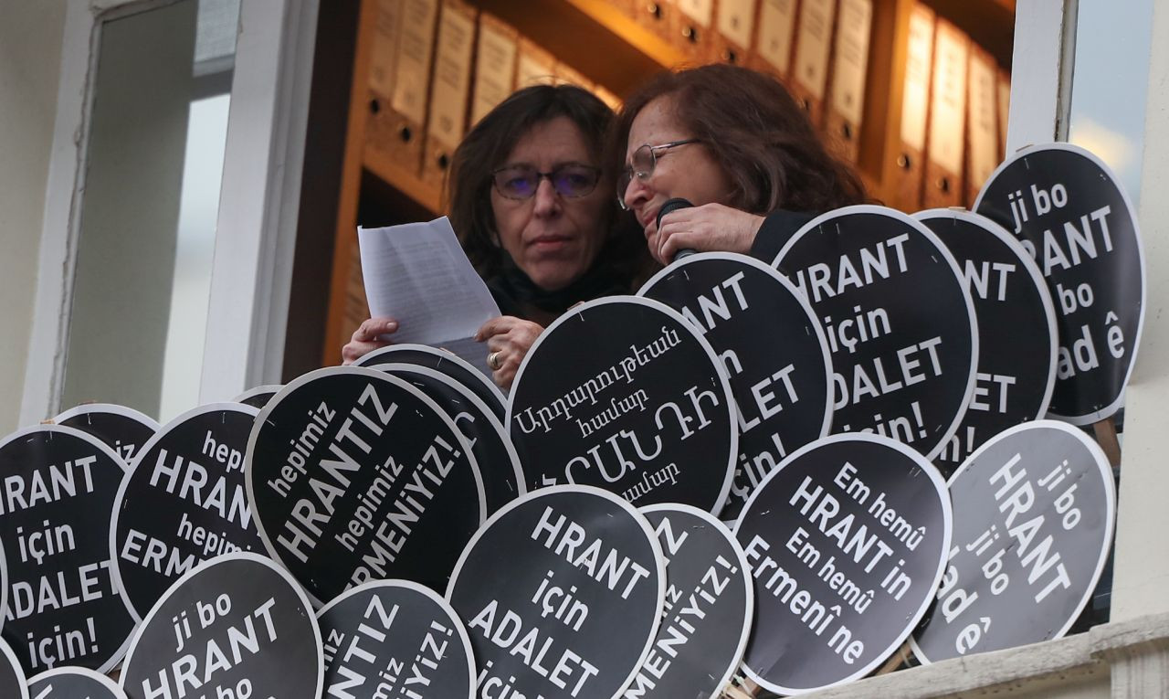 Hrant Dink için Agos Gazetesi önünde anma (FOTO GALERİ) - Sayfa:1
