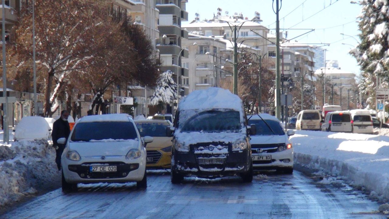 Yoğun kar yağışı sonrasında yaşam felç olmuştu. Gaziantep'te hayat normale dönüyor - Sayfa:4