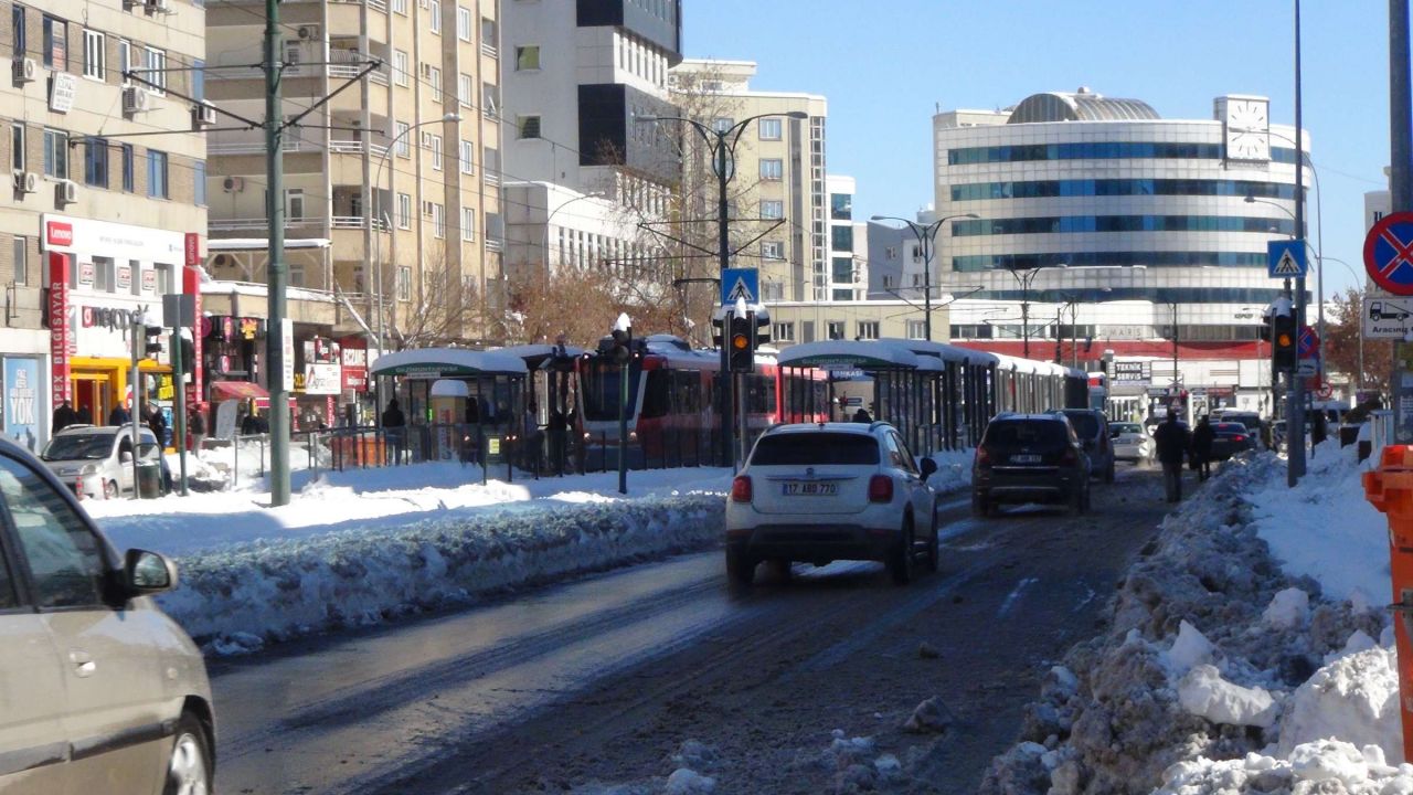 Yoğun kar yağışı sonrasında yaşam felç olmuştu. Gaziantep'te hayat normale dönüyor - Sayfa:2