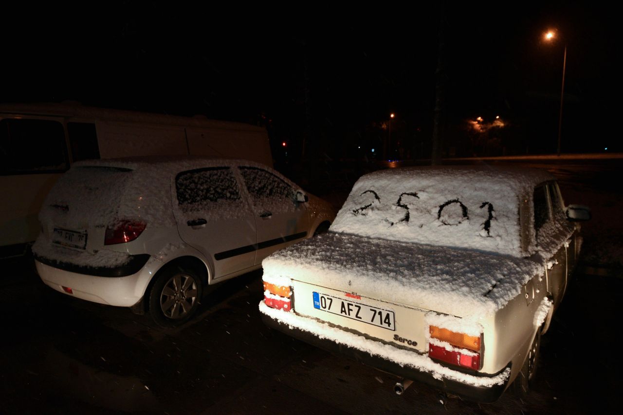 Antalya’ya 29 yıl sonra kar yağdı, vatandaşlar karın tadını çıkardı ancak Muğla - Antalya kara yolu ulaşıma kapandı - Sayfa:3