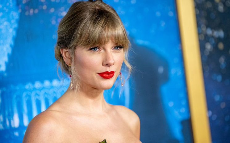 Dünyaca ünlü Amerikalı şarkıcı Taylor Swift, Aleyna Tilki ile aynı kaderi paylaşıyor. Taylor Swift'in takıntılı hayranı geçtiğimiz günlerde evine saldırdı - Sayfa:8