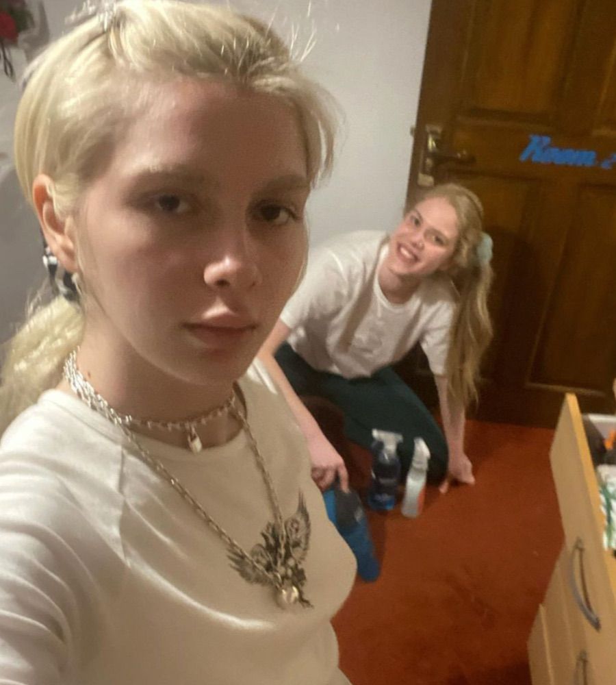 Aleyna Tilki, Serel Yereli’nin evine temizliğe gitti! Önce temizlik ardından yatakta poz! Sosyal medya Aleyna Tilki ve Serel Yereli ile sallandı - Sayfa:4