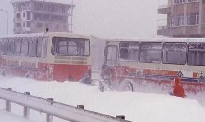 Efsanevi 1987 kar fırtınası merak ediliyordu İşte İstanbul'a bir gecede gelen efsanevi 1987 kar fırtınası - Sayfa:16