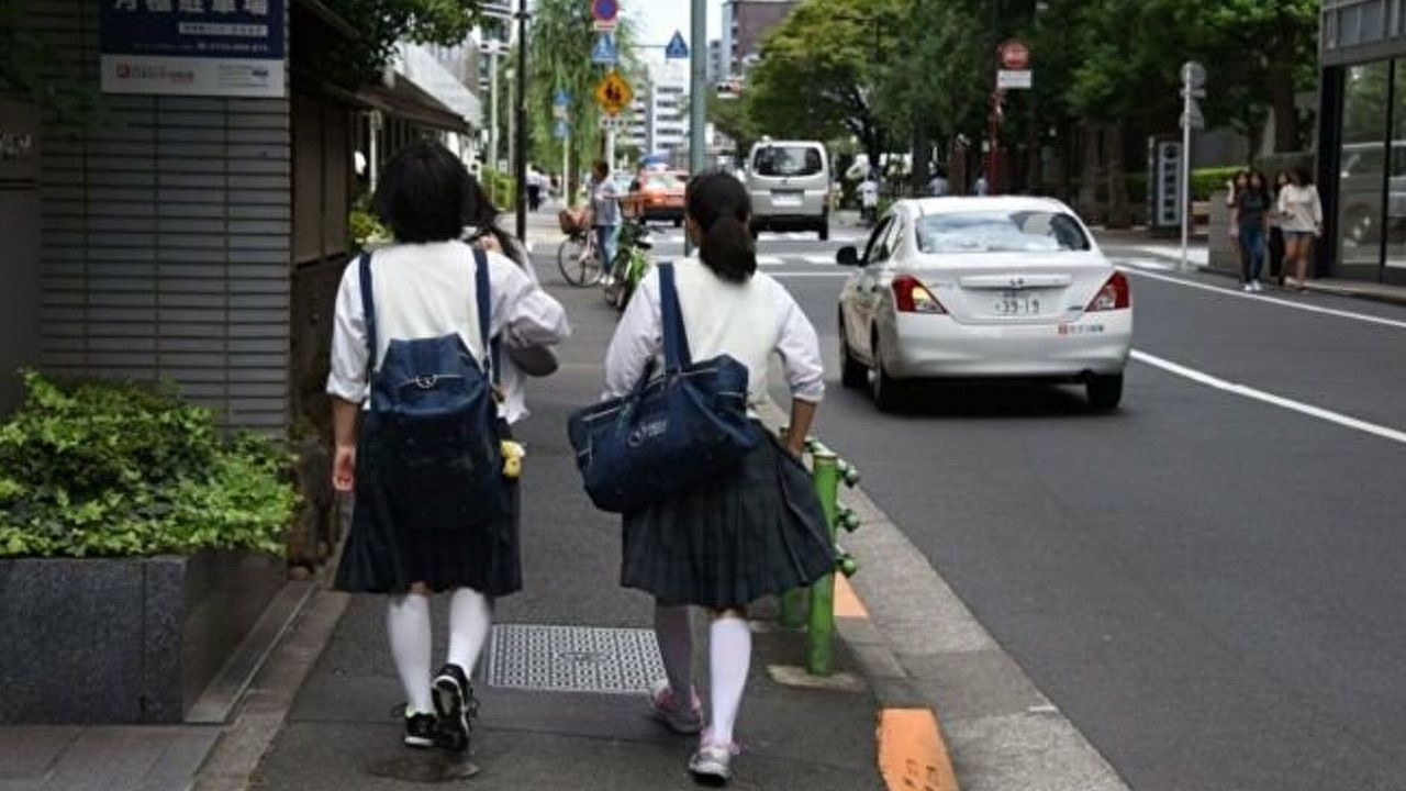 Tokyo'daki liselerde 'siyah saç-beyaz iç çamaşırı’ kıyafet kuralı kalkıyor - Sayfa:4