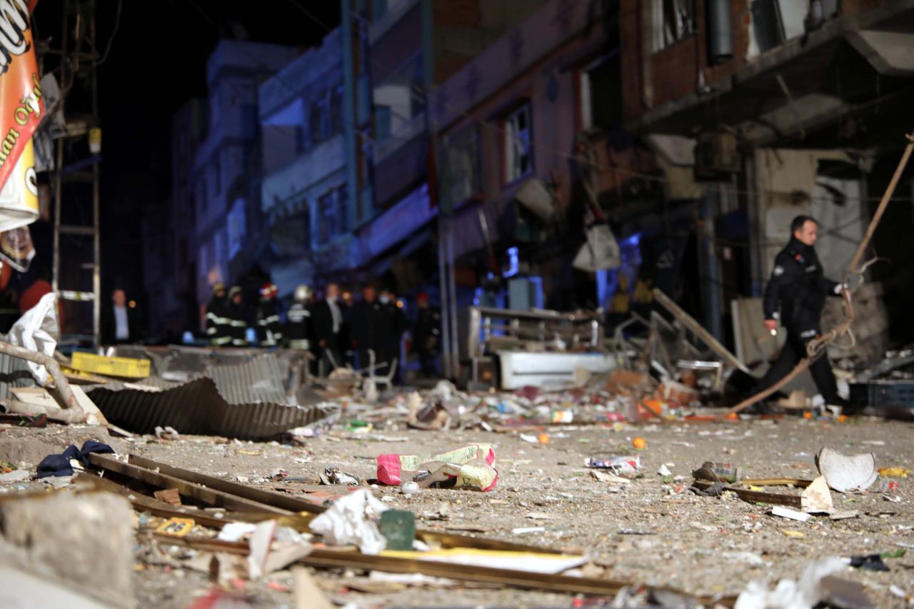 Gaziantep’te, lokantadaki tüpler patladı, ortalık savaş alanına döndü - Sayfa:2