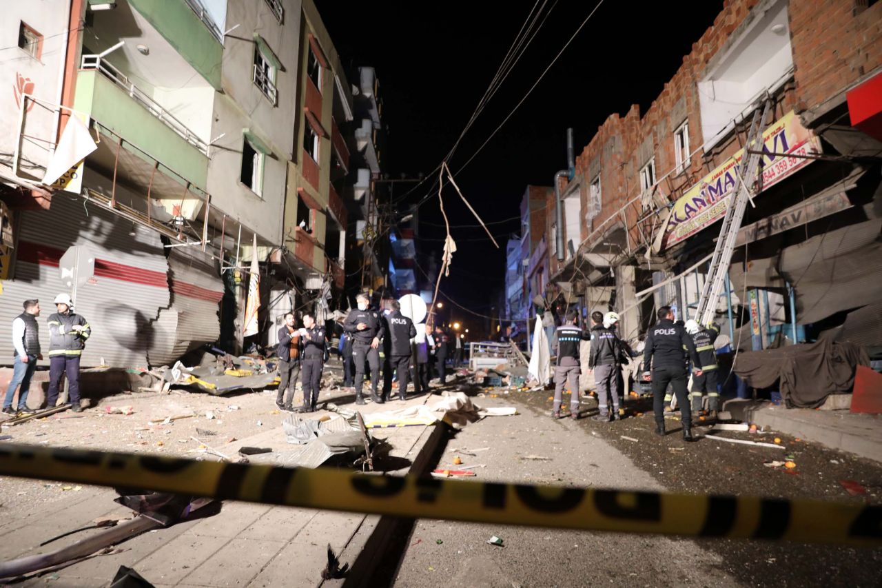 Gaziantep’te, lokantadaki tüpler patladı, ortalık savaş alanına döndü - Sayfa:4